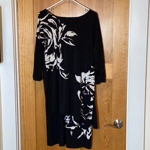 Chico’s 2-piece Black & White Top & Skirt Ensemble